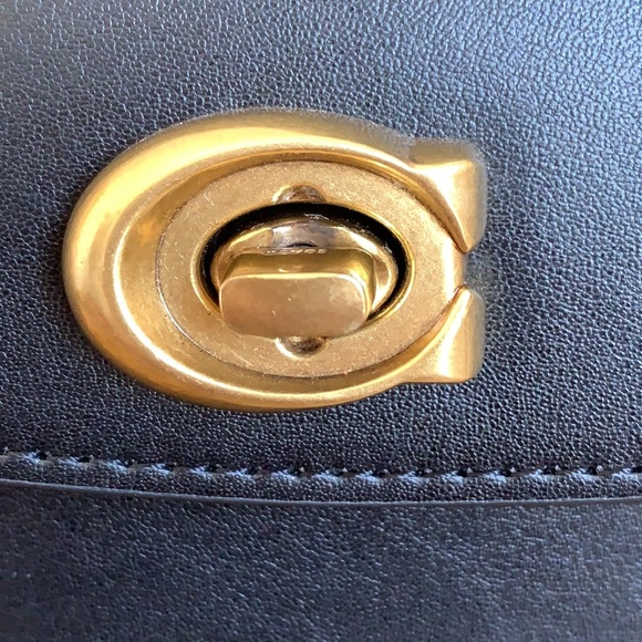 COACH - Picture 2 of 15